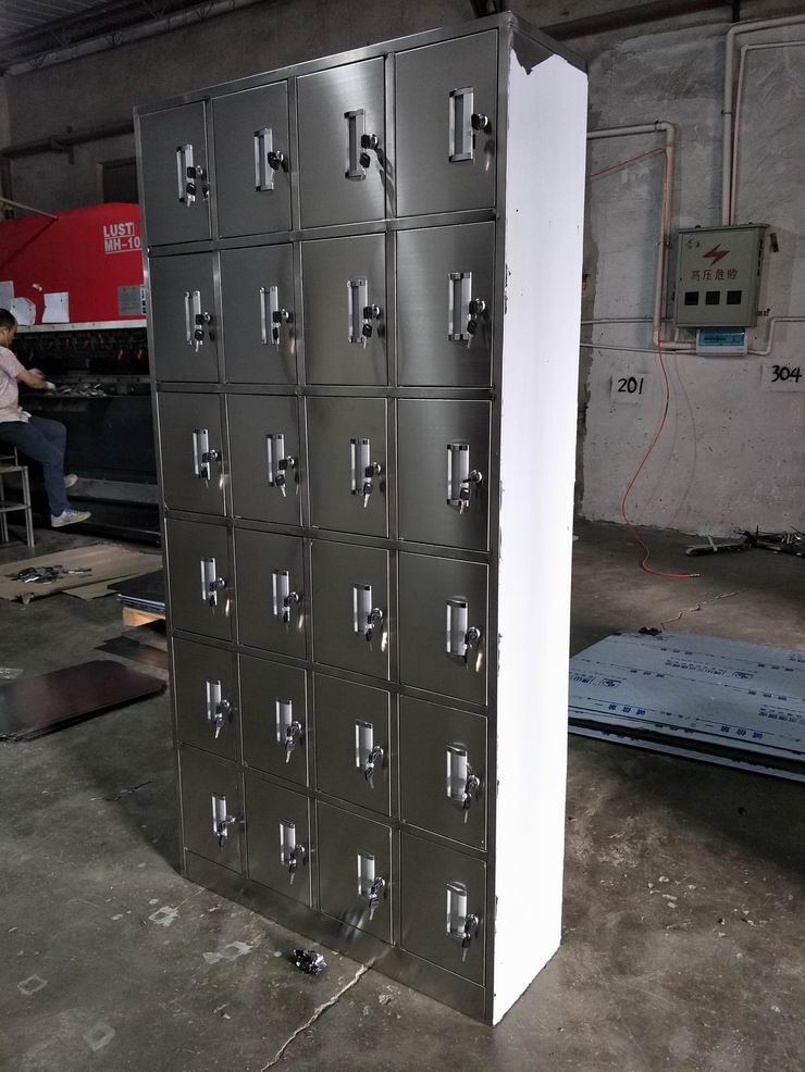 不锈钢更鞋柜（24门）